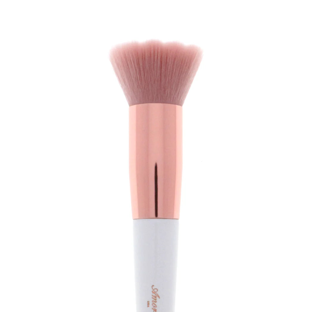 210_Luxe_Basics_Brush_Brushes_-_Close_up.webp